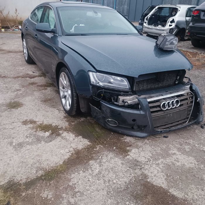 Audi A5 3.0  tdi 4x4 бракувана на части може и цяла