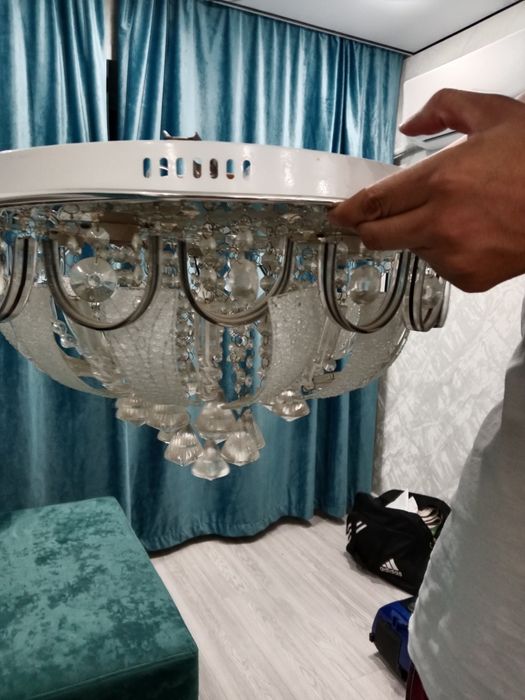 Продам люстру на зал