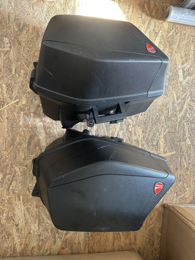 Куфари за Ducati Multistrada станични