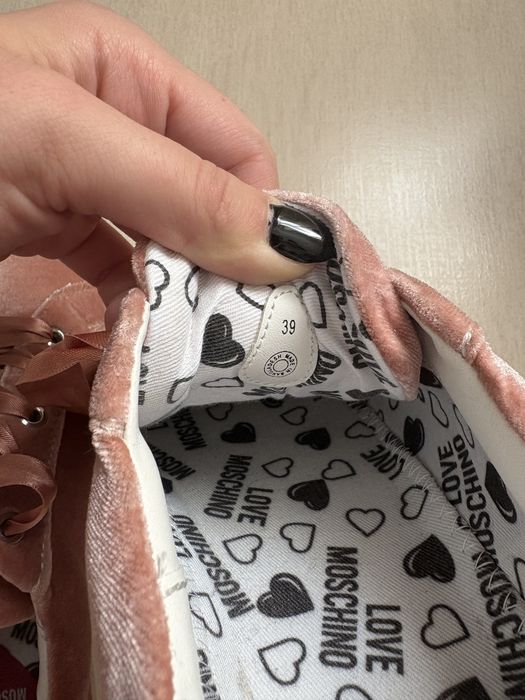 Adidasi Love Moschino