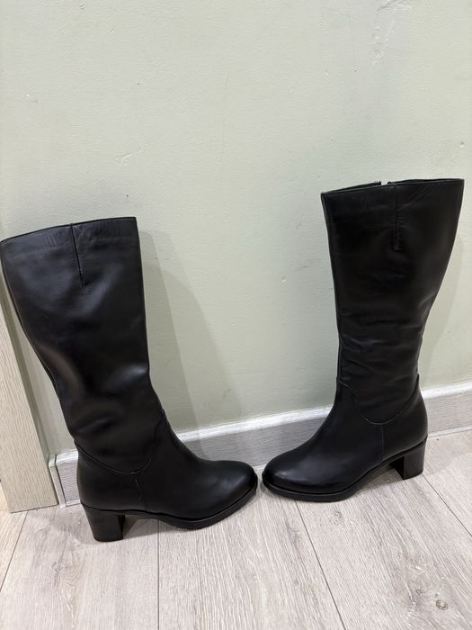 Продам обсолютно новую женскую зимнюю обувь