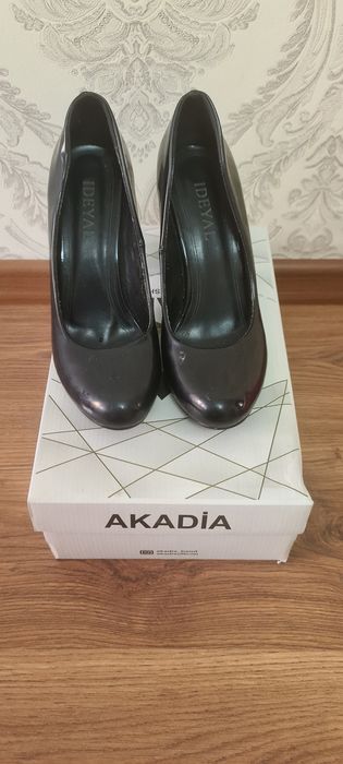 продаю женские туфли