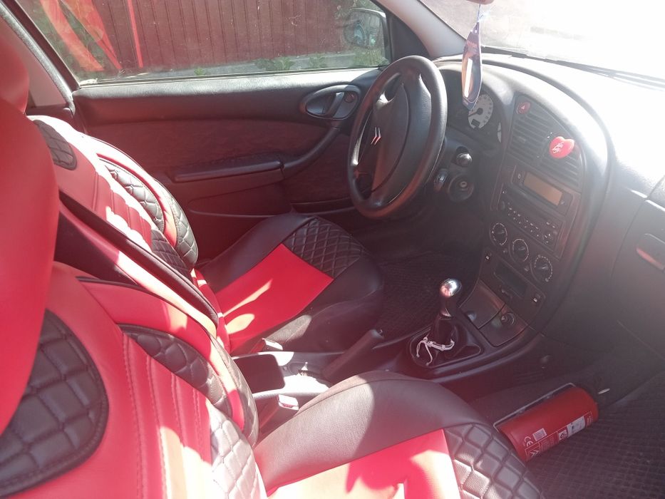 mașină marca CITROEN