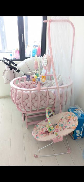 Люлееща бебешка кошара