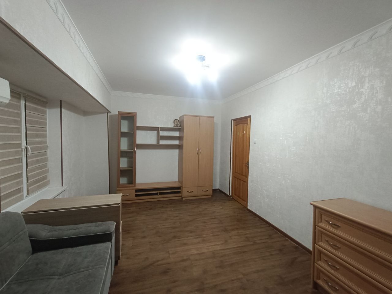 Продаю свою 1 комнатную квартиру Юнусабад 4 кв Сезам