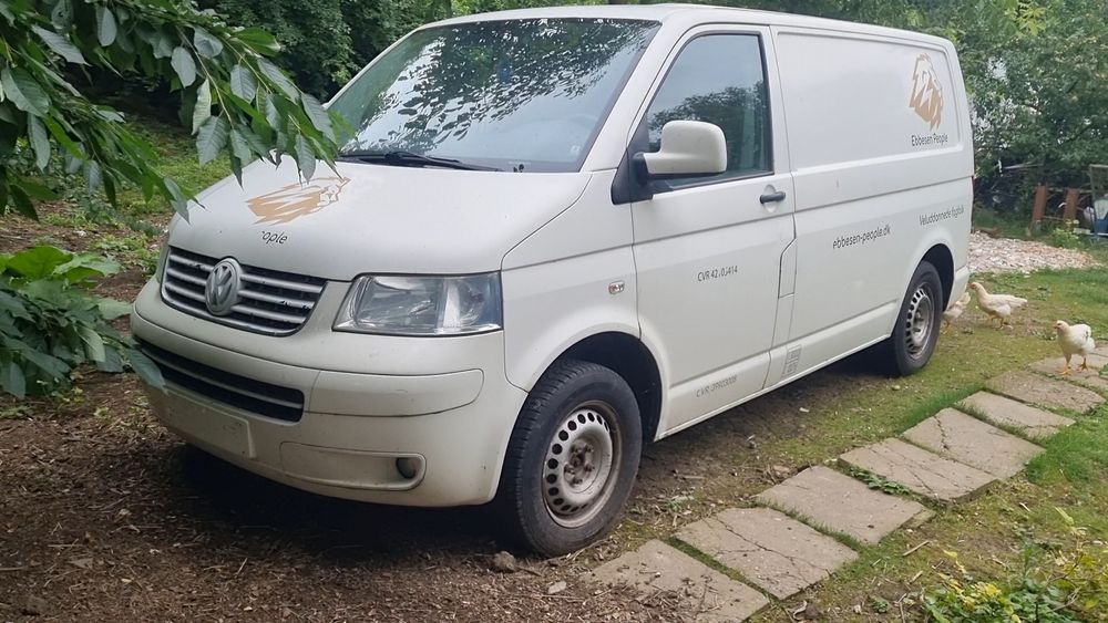 Doua Volkswagen Transporter T5