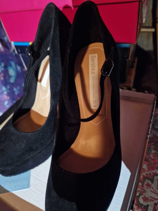 Секси обувки на висок ток - чисто нови, елегантни, от велур и еко кожа