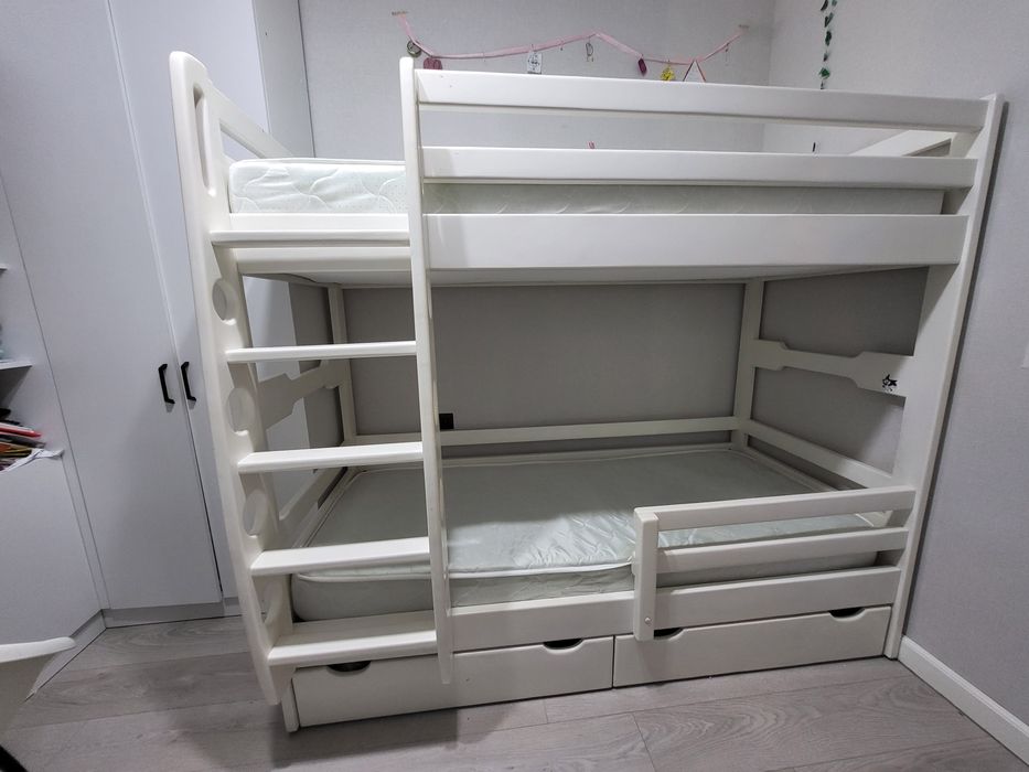 Двухярусная кровать