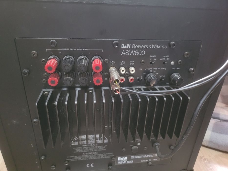 Vând mixer mx 600 , tun de bass , mai am și 2  perechi de boxe cu trep