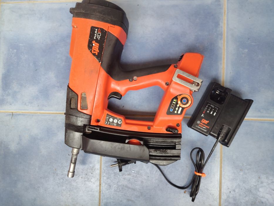 Pistol de implantat cuie beton cu gaz SPIT PULSA  40P