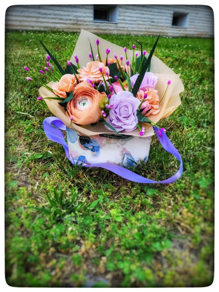 Цветя, букети, кошничка с цветя, подарък