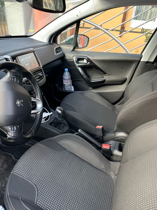 Peugeot 208 1,2 benzina
