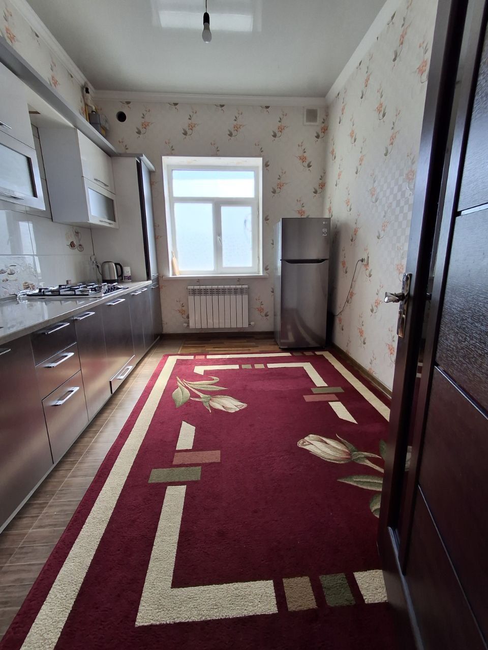 СНБ кучада 4 этажли дом 2 этаж 2 хонали 69 м.кв. квартира сотилади.