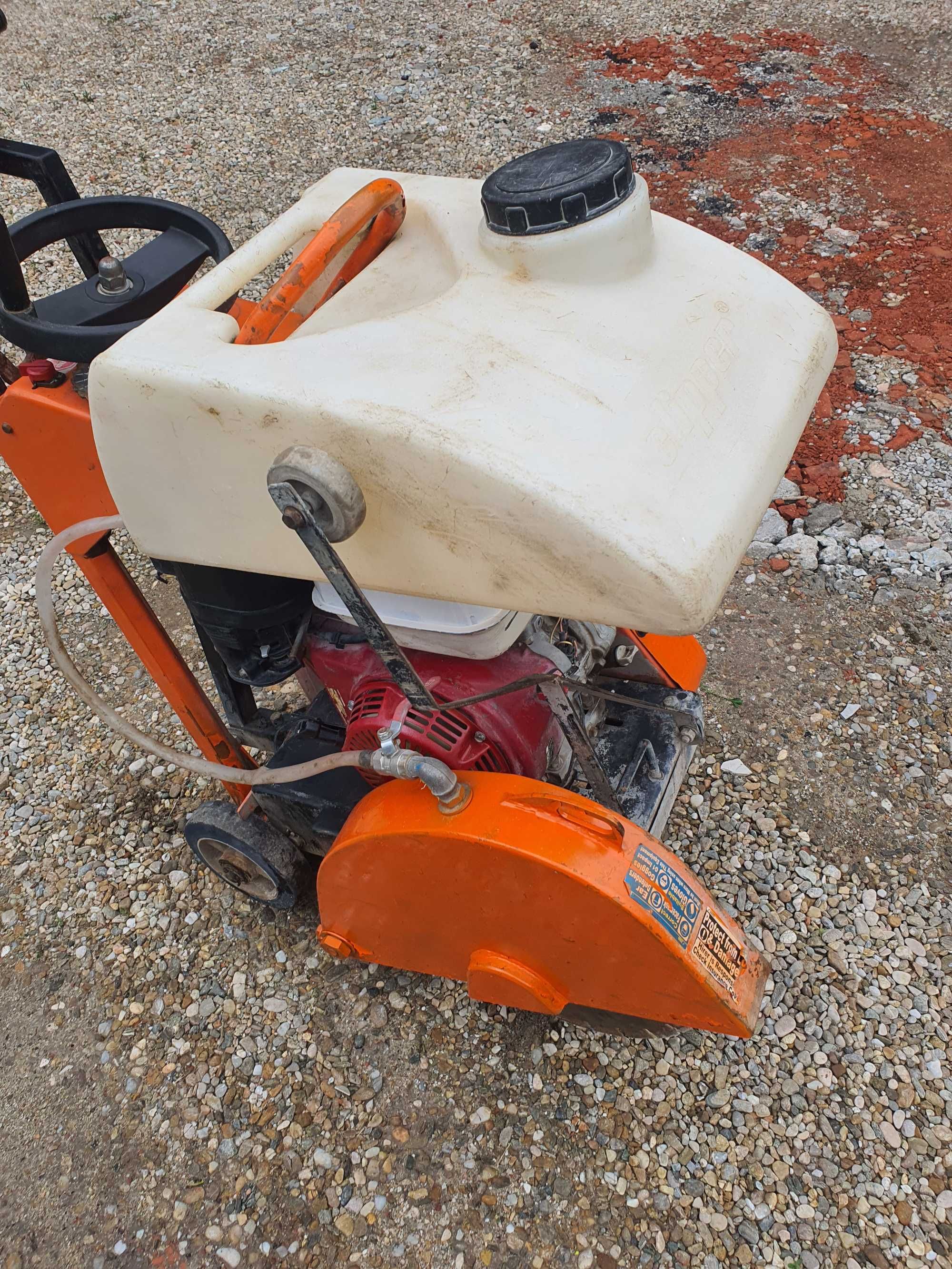 Masina de taiat beton Norton Clipper CS 451 moto Honda GX390/inchiriez