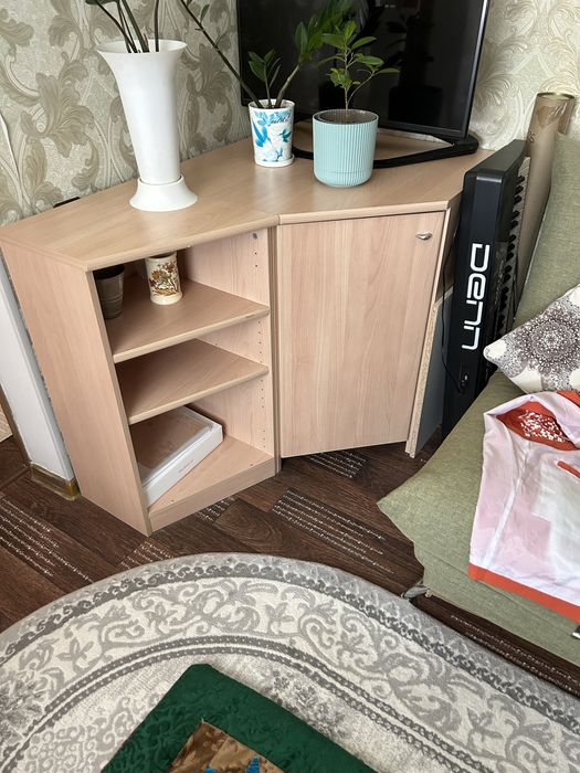 Продается угловой шкаф