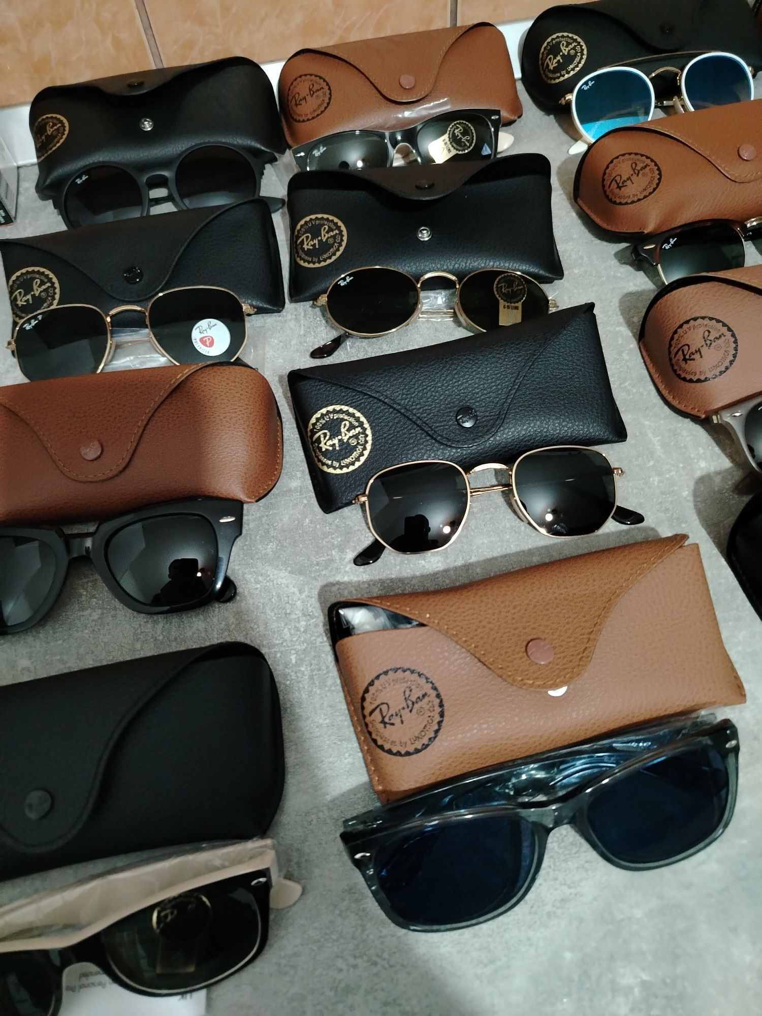 Se vinde ochelari de soare Ray Ban