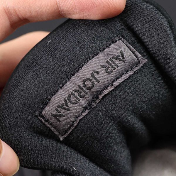 Обувки Air Jordan 4 Retro Black Cat 2026