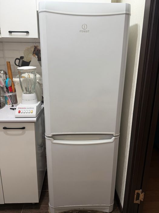 Продаю холодильник INDESIT