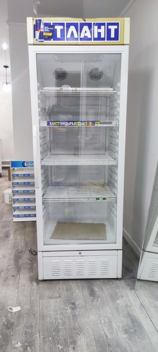 Продам витринный холодильник