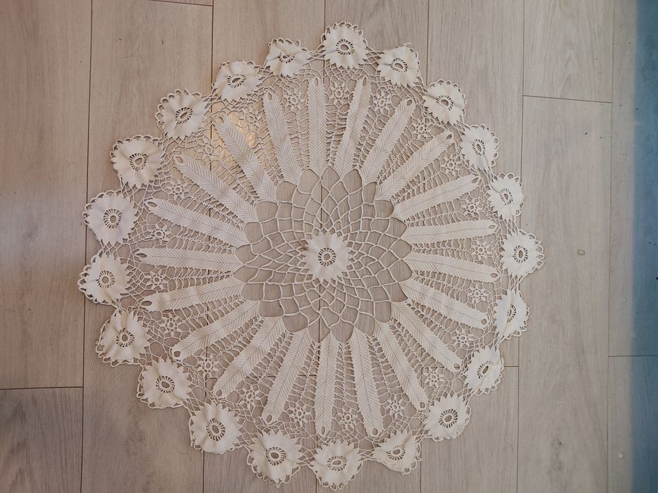 Față de masă și mileuri macrame