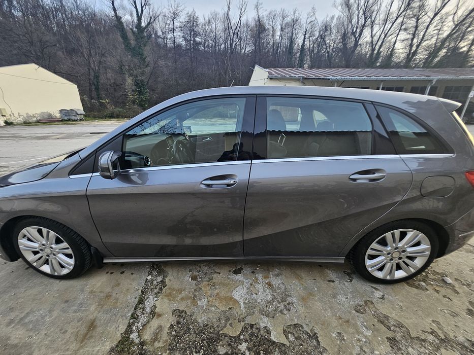 MERCEDES B180 PREMIUM* КОЖА * DISTRONIC * Навигация * Подгрев*