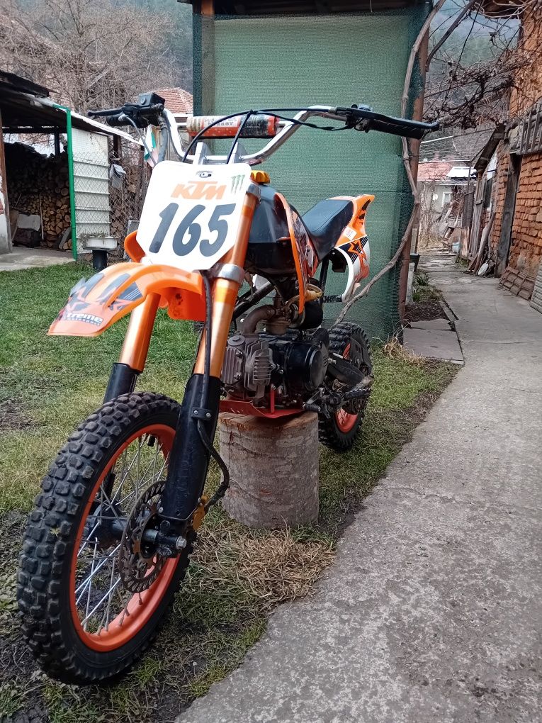 Продавам кросов мотор 125кубика
