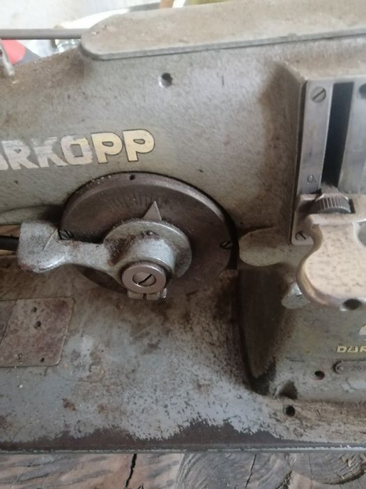 Cap de masinâ de cusut în Zigzac