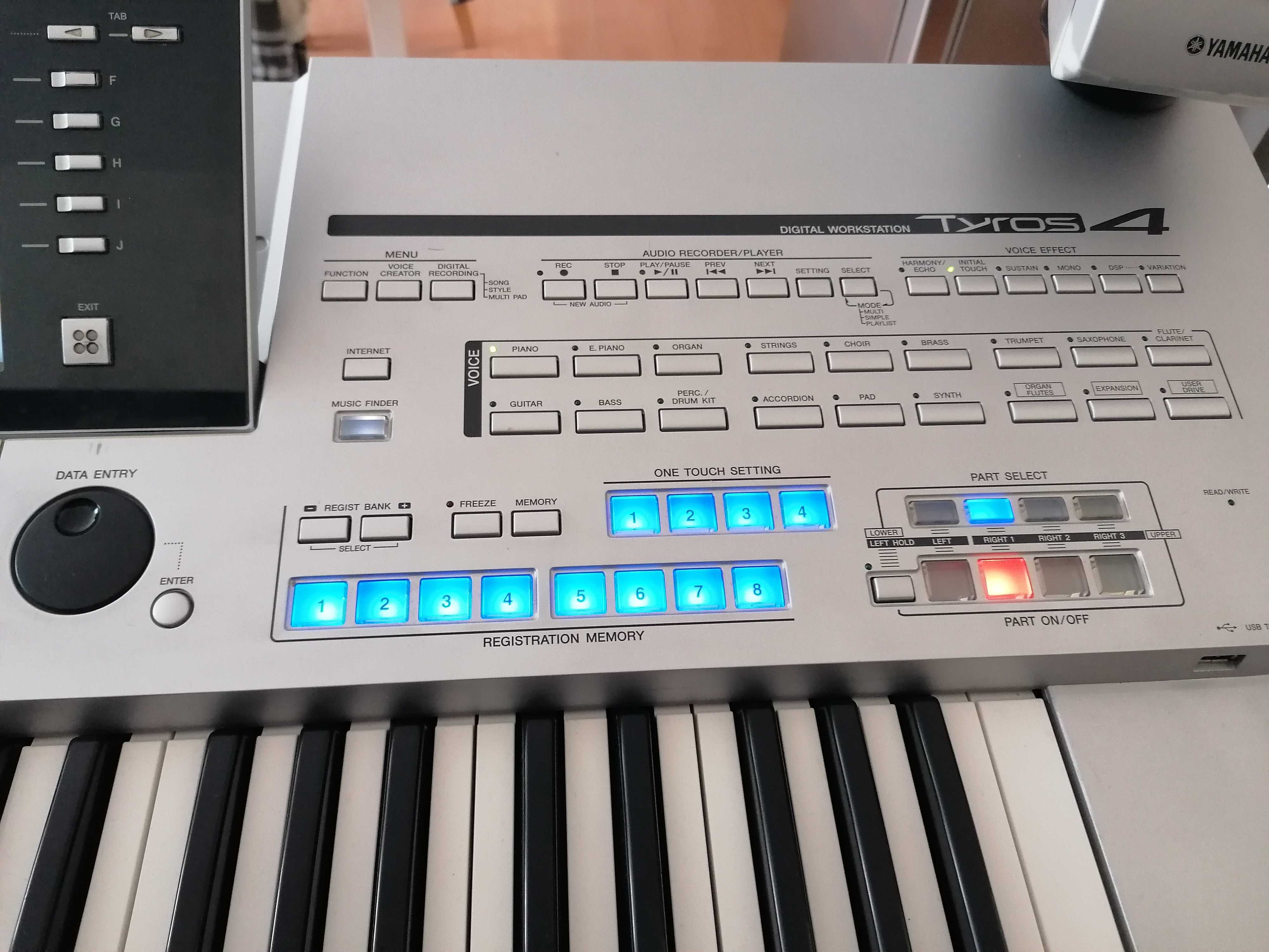 Verkaufe Yamaha Tyros 4 mit TRS-MS04