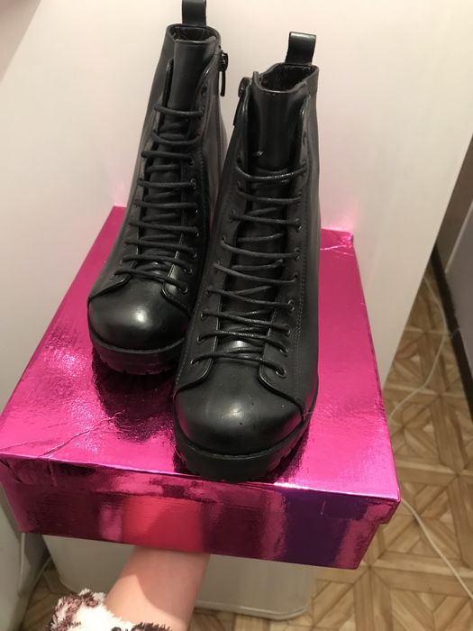 Новые стильные сапоги на удобном каблуке