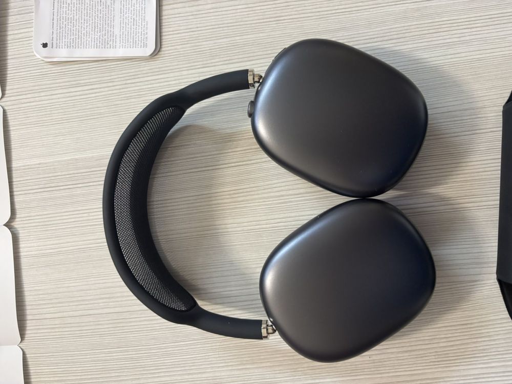 Apple +AirPods Max