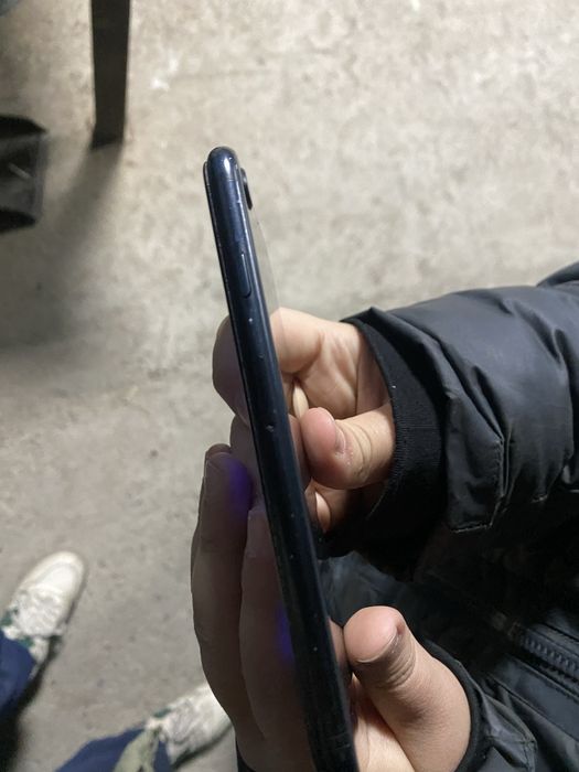 На подаже Аифон se 2