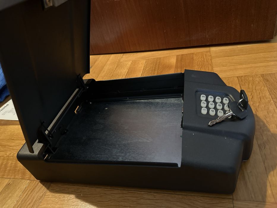 Мобилен сейф MBG 6000 за автомобил с електронна брава