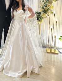 Платье свадебное из атласа со шлейфом