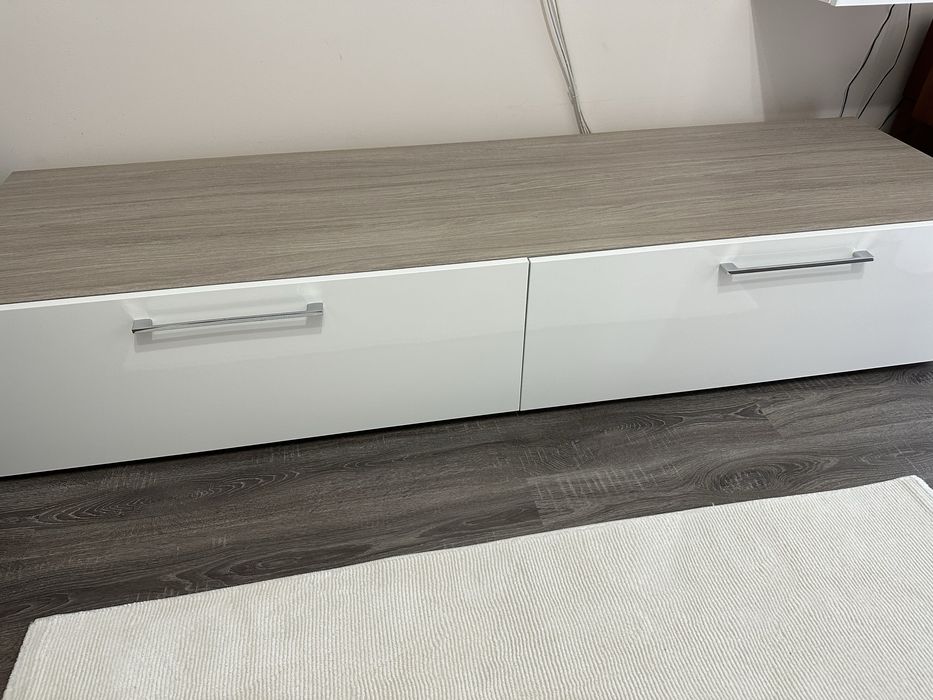 Vând comodă cu 2 sertare