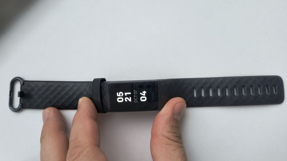 Bratara fitness Fitbit Charge 4