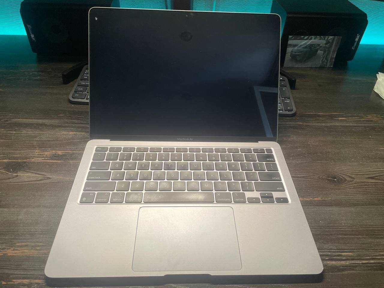 Macbook Air M1 256 в идеальном состоянии