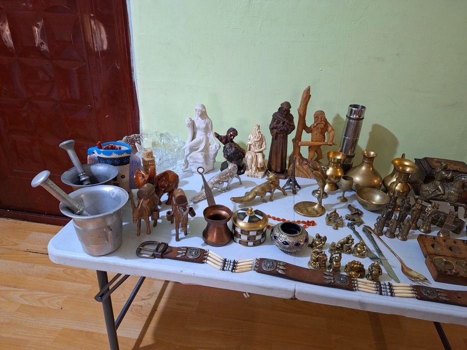 Vând obiecte vechi din bronz