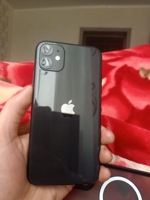 Продам айфон 11, память 128, акб 77