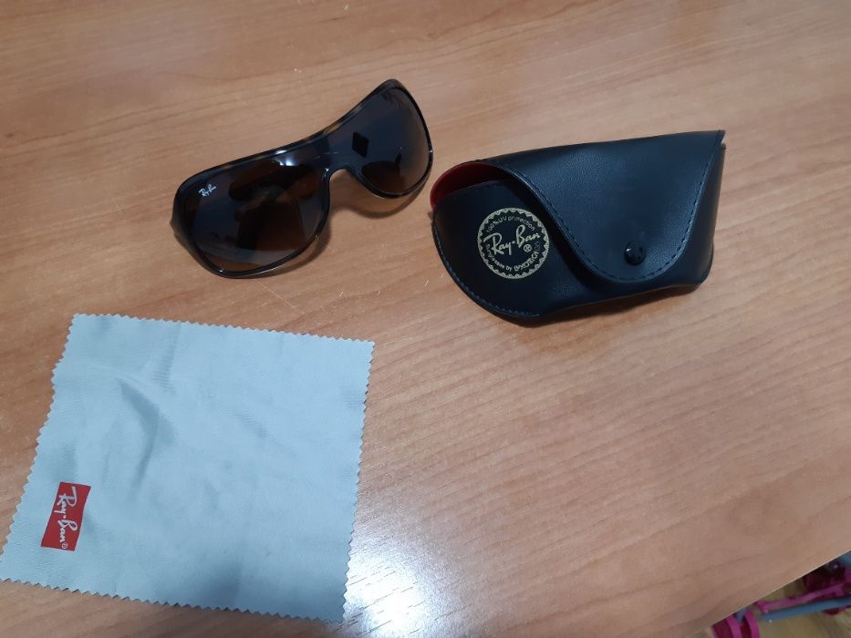 Vand ochelari originali ray ban in stare foarte buna pret 150 lei