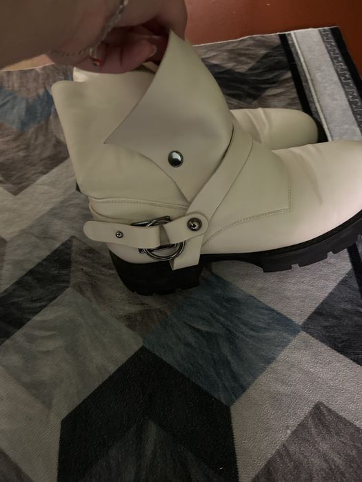 Продается зимняя женская обувь