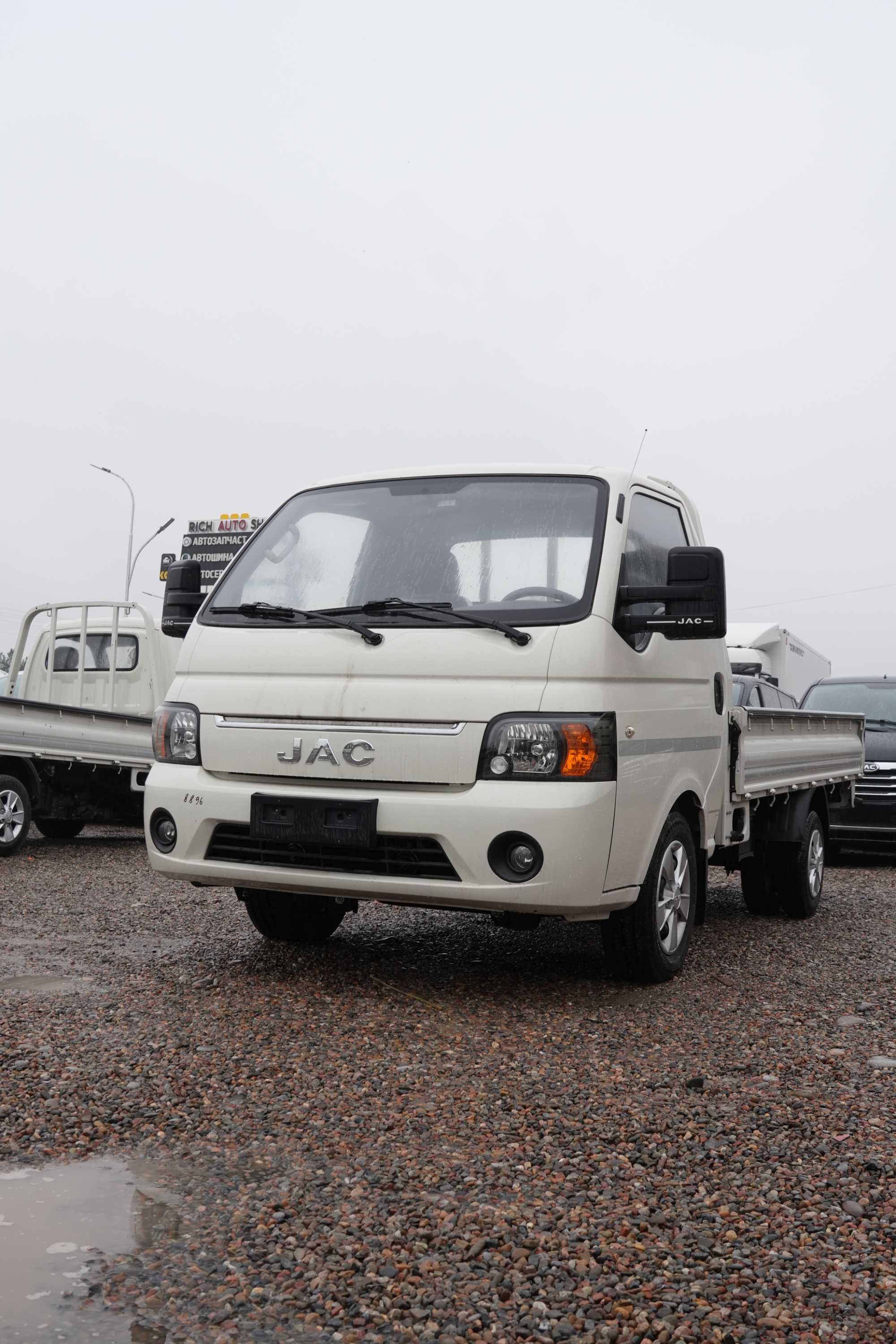 Jac X 200 bartavoy 3 tona yuk kotaradi