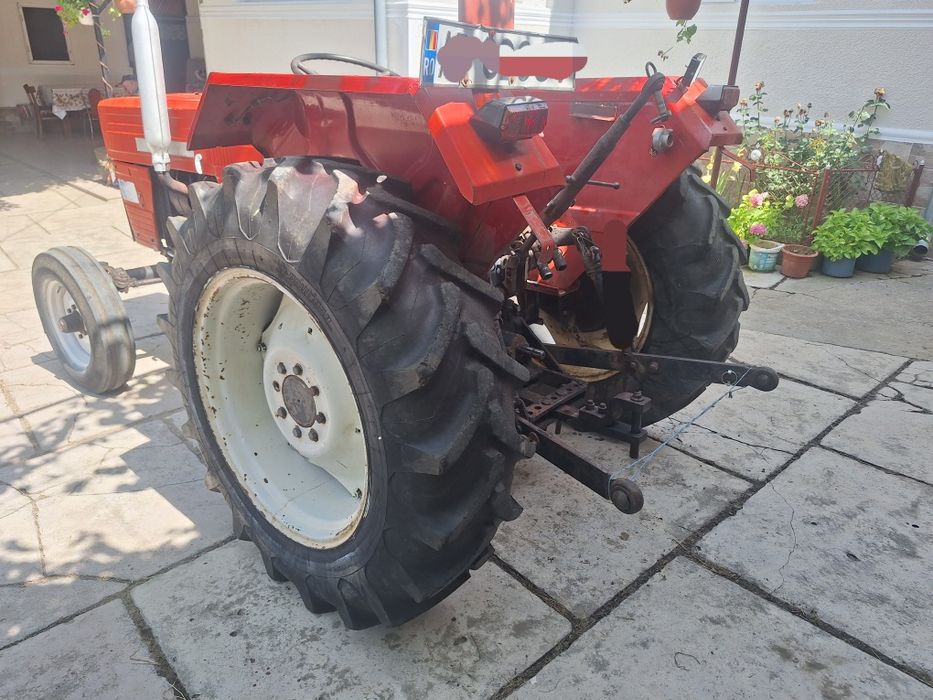 Vând Tractor Universal 445 Af:1995