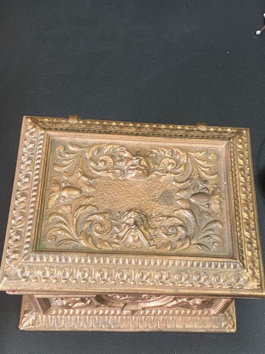 Cutie artdeco din bronz