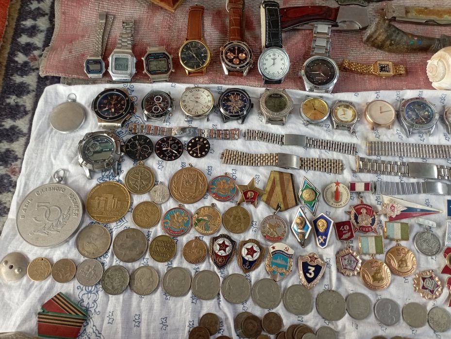 Antikvar buyumlar hammasidan bor aralash hammasi optim sotiladi