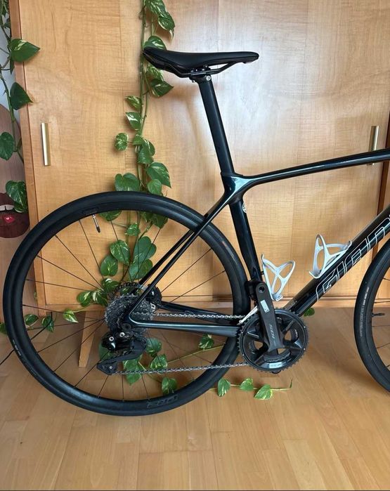 Bicicleta Cursiera 2023 Giant TCR Advanced Disc 1 Shimano 105 Di2 2x12