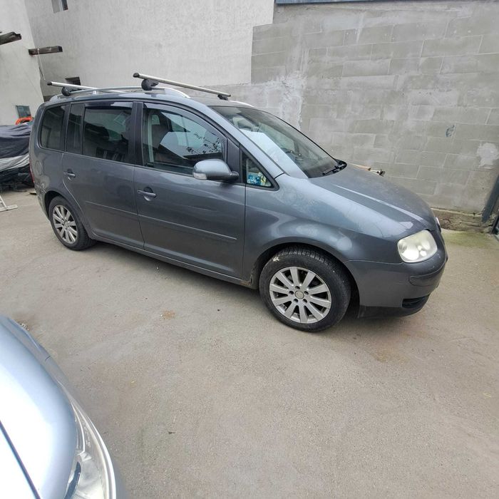 Volkswagen Touran   ieftin.  1900 €