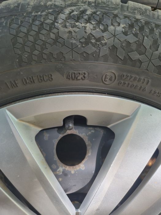 205/60/16 зимни continental