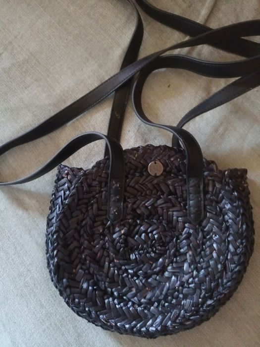 Симпатични чанти в търсене на нов дом