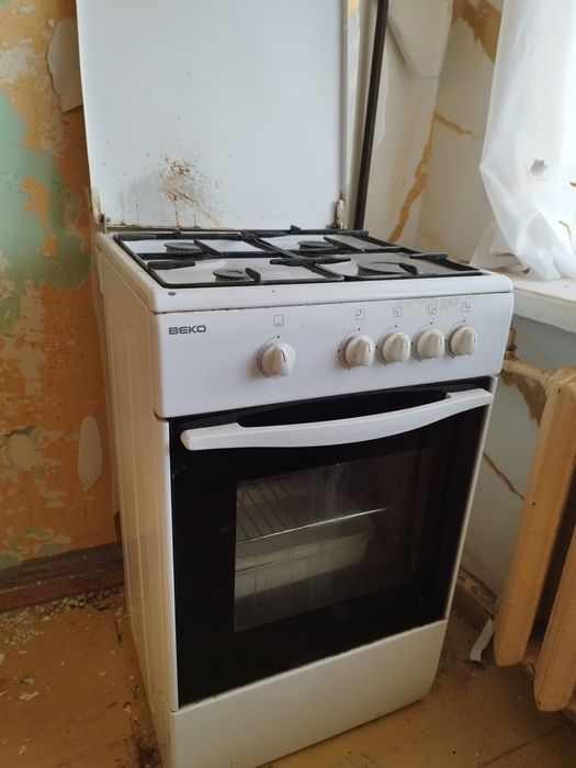 Продам газовую плиту