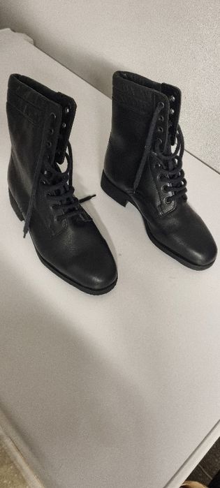 Bocanci militari din piele
